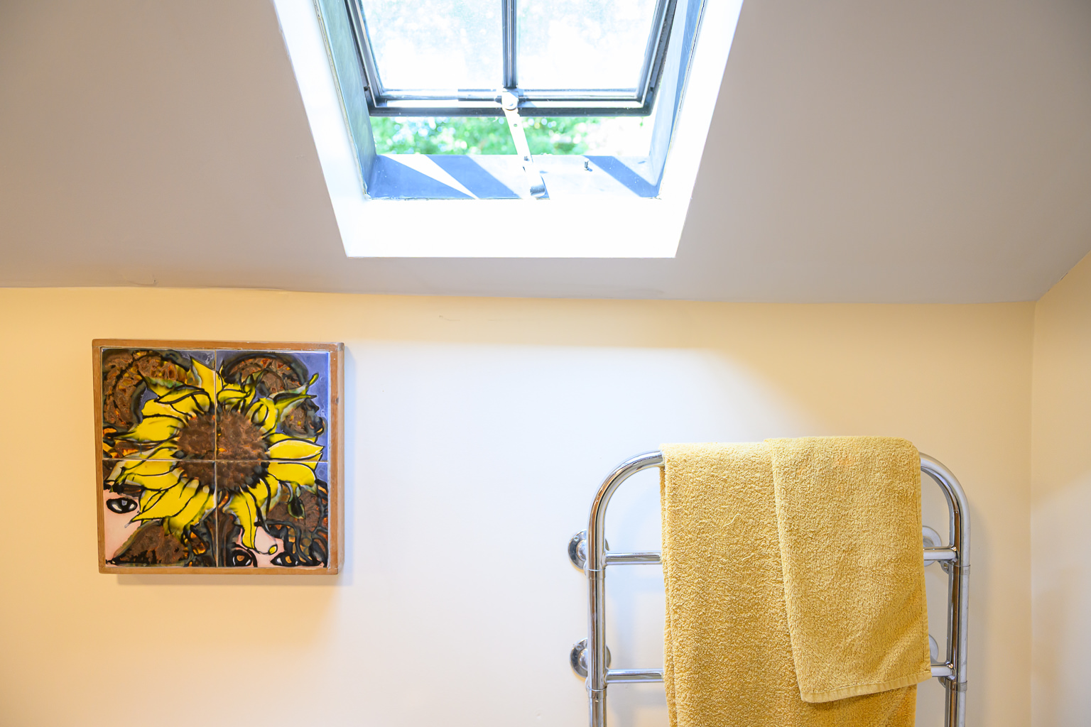 The Hayloft shower room, alternate view