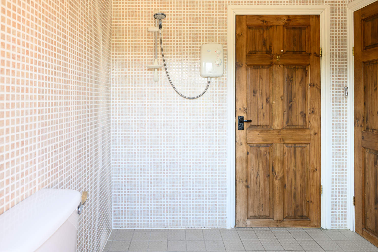 Kingfisher ensuite, alternate view